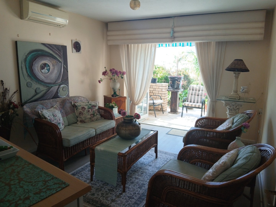 5 Bedroom Property for Sale in Wavecrest Eastern Cape